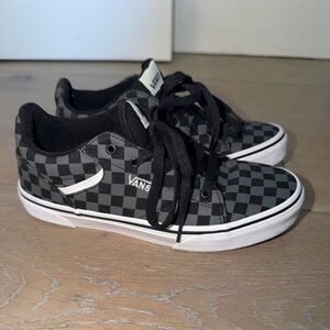 Black Checkered Vans shoes size Youth 5 in great condition only worn a few times
